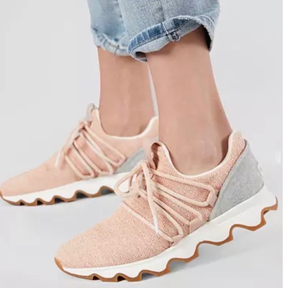 Sorel Woman’s Kinetic Lace Knit Fabric Sneakers Blush Pink Grey Gray SZ 6.5